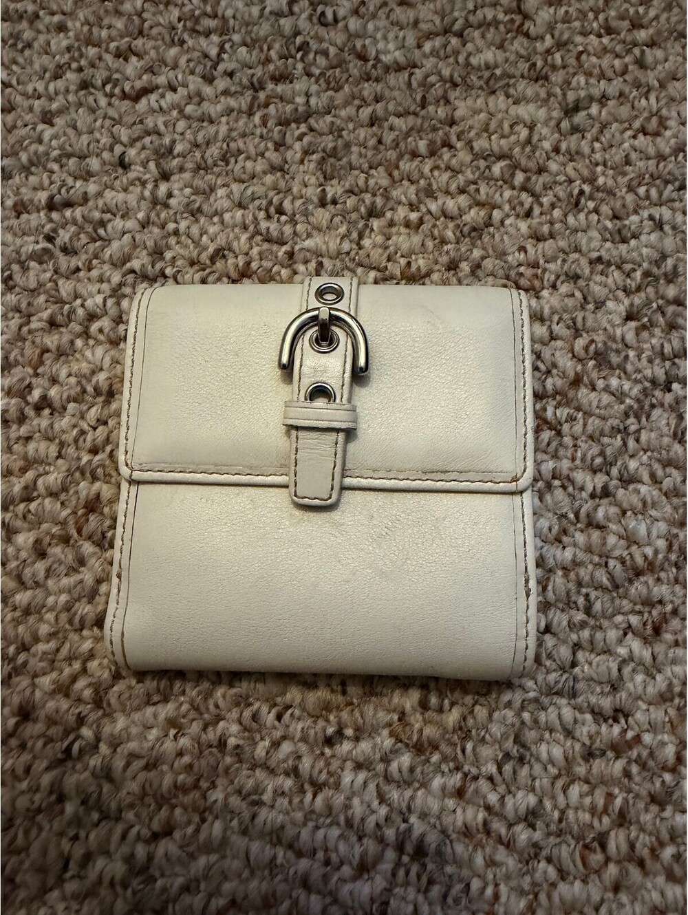 Coach vintage Soho ivory buckle leather bi fold wallet